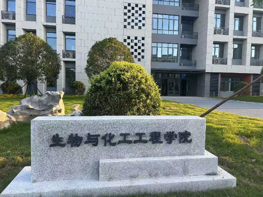 松桃苗族自治县扬州职业大学体育场高杆灯项目